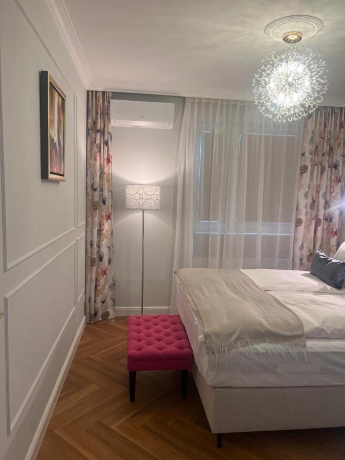 Bella Casa Luxury Apartament Radom Bagian luar foto